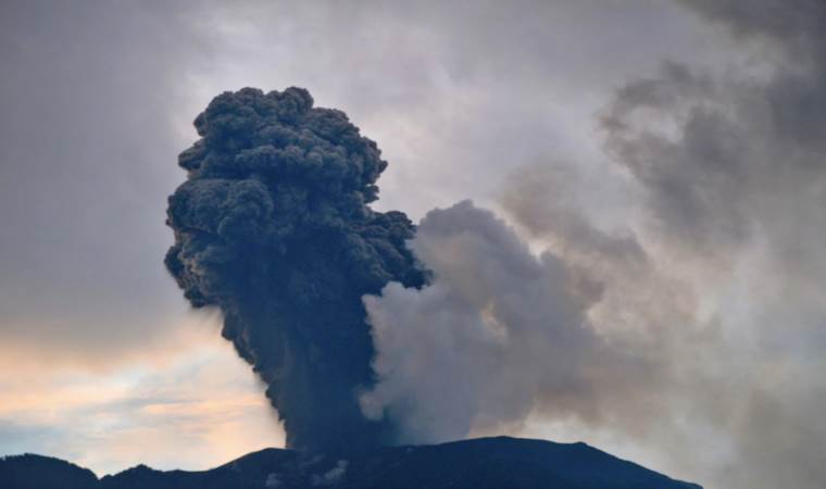 Volcano in Indonesia erupts again, weeks after deadly eruption