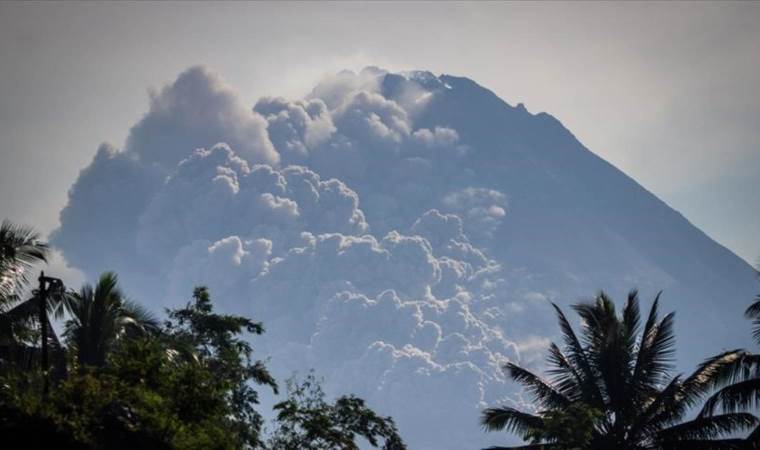 8 killed as volcano erupts on Indonesia’s Flores island