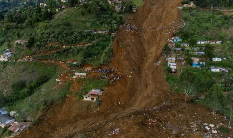 21 dead, dozens missing after landslide in Kenya’s Rift 21 dead, dozens missing after landslide in Kenya’s Rift