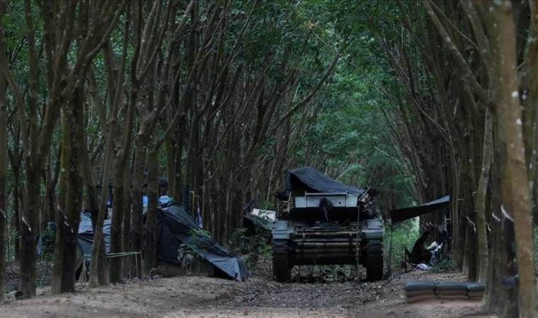 Thai-Cambodian clashes enter 4th day as more flee border Thai-Cambodian clashes enter 4th day as more flee border