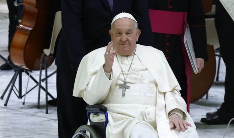 Pope Francis spends night in hospital as pneumonia treat