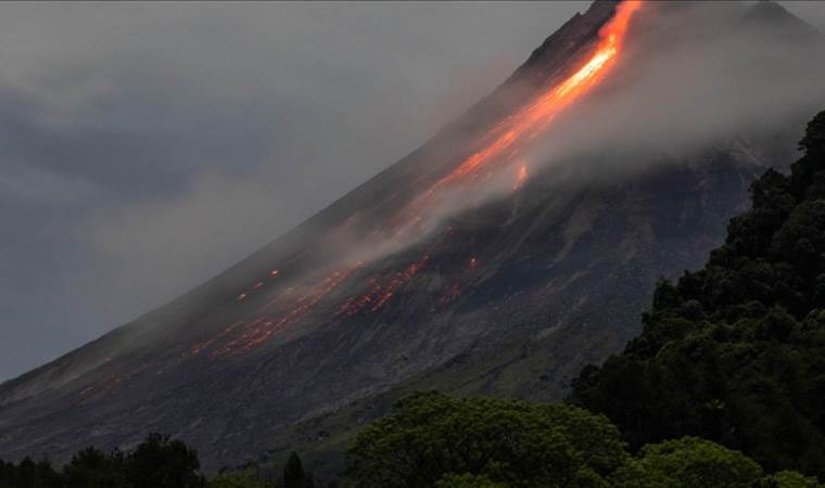 Indonesia's Mount Merapi erupts, spewing ash up to 1,600 Indonesia's Mount Merapi erupts, spewing ash up to 1,600
