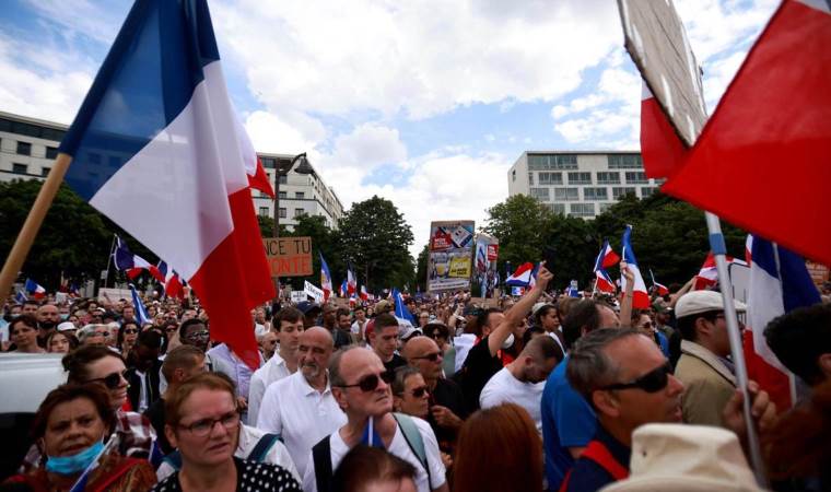 EU defends right to peaceful protest, condemns violence EU defends right to peaceful protest, condemns violence