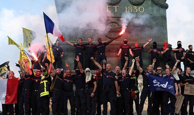 Student protests continue across France as up to 500 Student protests continue across France as up to 500