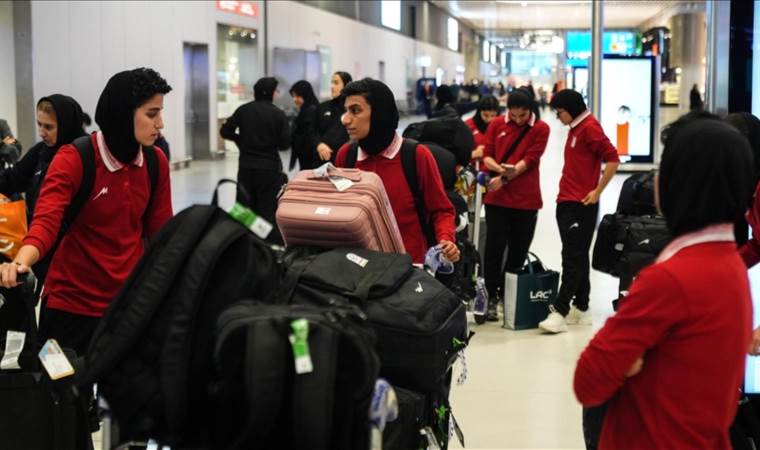 Iranian women’s football team returns home via Istanbul Iranian women’s football team returns home via Istanbul