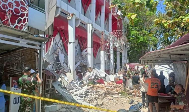 Magnitude 7.4 earthquake leaves at least 1 dead in Indon Magnitude 7.4 earthquake leaves at least 1 dead in Indon