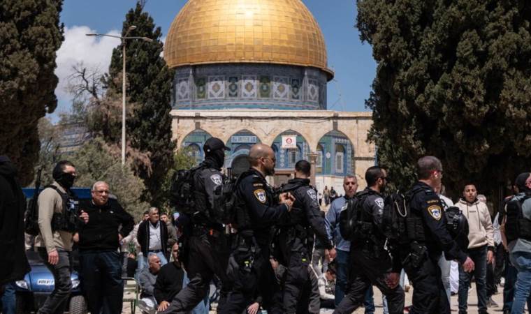 Al-Aqsa security guards foil attempt by Israeli Al-Aqsa security guards foil attempt by Israeli
