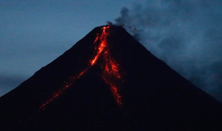 Philippines’ Mayon volcano showing fresh seismic Philippines’ Mayon volcano showing fresh seismic