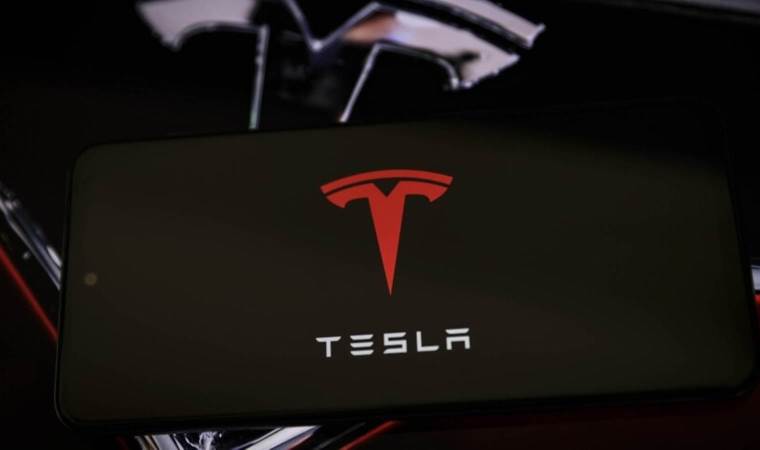 Woman killed after Tesla in self-driving mode crashes Woman killed after Tesla in self-driving mode crashes