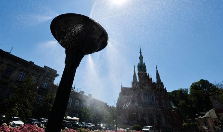 Heatwave grips Poland as authorities brace for 40C Heatwave grips Poland as authorities brace for 40C