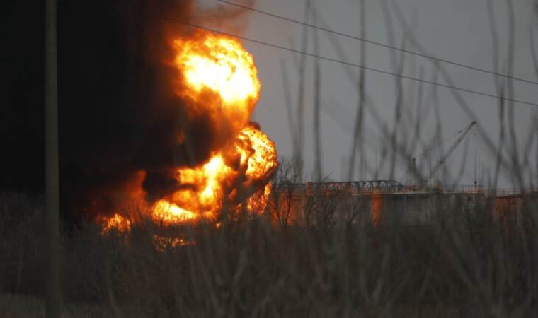 Fire erupts at Russian oil refinery 'due to violation of Fire erupts at Russian oil refinery 'due to violation of