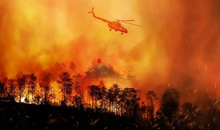 Firefighters battle fast-moving wildfires in southern Firefighters battle fast-moving wildfires in southern