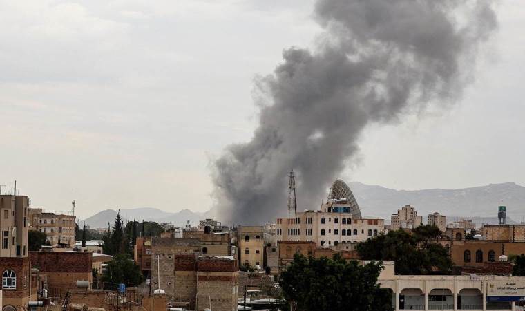 Yemeni airstrikes hit Houthi sites as clashes intensify Yemeni airstrikes hit Houthi sites as clashes intensify