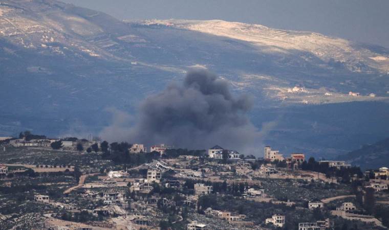 Israeli airstrikes continue to hit southern Lebanon Israeli airstrikes continue to hit southern Lebanon