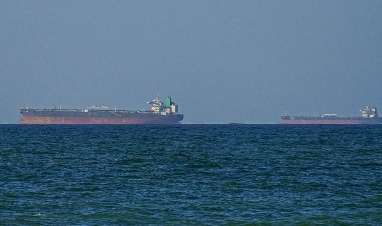 2 tankers hit by unknown projectiles in Strait of Hormuz 2 tankers hit by unknown projectiles in Strait of Hormuz